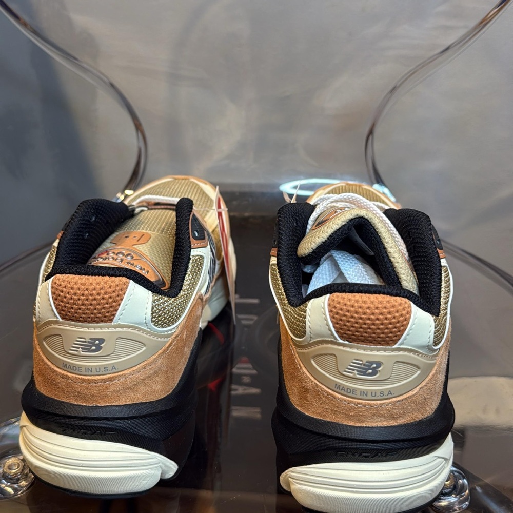 New Balance Men's Beige and Black Sneakers - Picture 7 of 8
